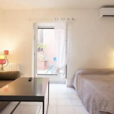 Apartment Studio Avec Terrasse A 200 M Du Palais