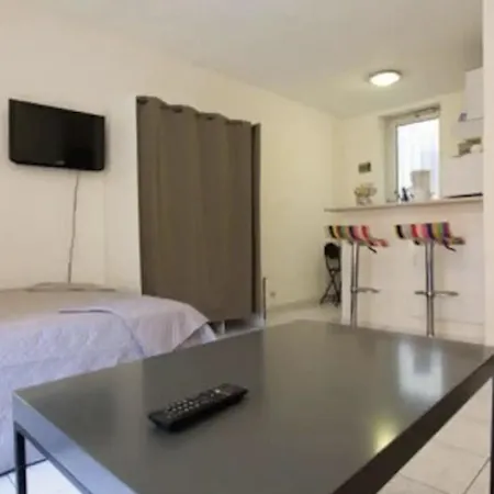 Apartment Studio Avec Terrasse A 200 M Du Palais